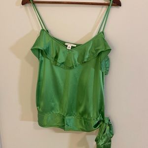 Banana Republic Kelly green tank with side bow